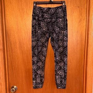 Victoria's Secret Black and White Floral Pocket Leggings Like New sz S short